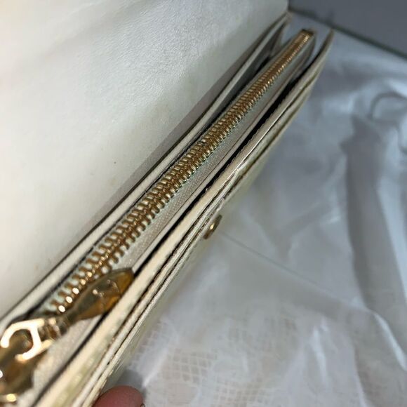 Louis Vuitton Vernis Clutch Wallet - Picture 13 of 14